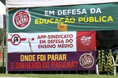 Greve de servidores fecha escolas e delegacias no Paraná