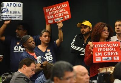Lula se reúne com reitores de universidades e institutos federais e deve anunciar aumento de verba