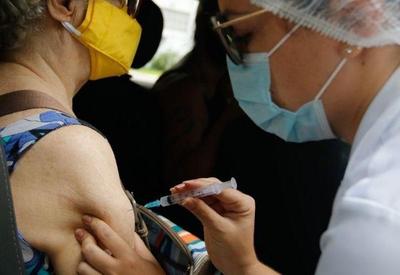 Prefeitura de SP divulga datas de vacinação para pessoas de 32 a 34 anos