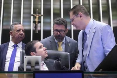 Líder do PL se reúne com Hugo Motta para discutir anistia
