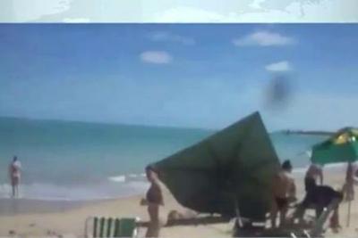 Helicóptero assusta turistas e causa prejuízo em praia de Maceió