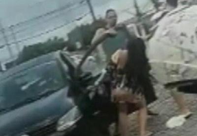 PM de Alagoas é flagrado batendo em mulher