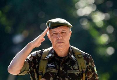 Bolsonaro nomeia comandante do Exército escolhido por Lula