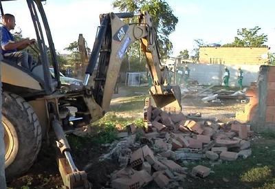 Prefeitura do Rio realiza ação para demolir construções irregulares