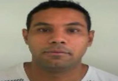 Homem mata esposa e deixa corpo no sofá da casa em Curitiba (PR)