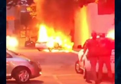 Homem rouba e ateia fogo no carro da ex-mulher na zona leste de SP