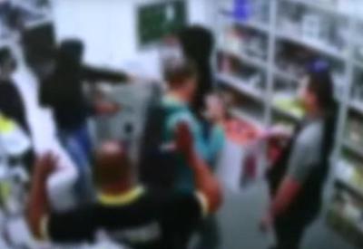 RJ: bandidos fazem funcionários reféns durante assalto a loja