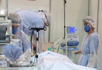 Hospitais de campanha são reabertos após aumento de casos de covid-19