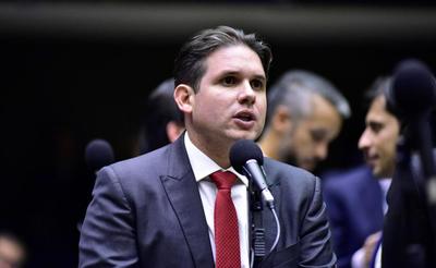 Hugo Motta oficializa votação presencial obrigatória na Câmara às quartas-feiras 