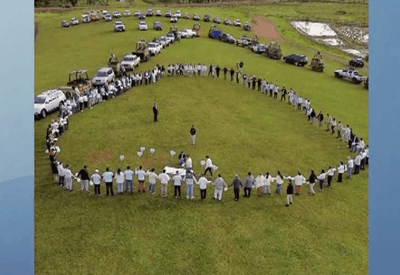 Praia Grande, em Santa Catarina, presta homenagem a vítimas de queda de balão