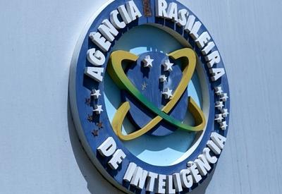 SBT News na TV: Anatel investiga espionagem ilegal pela "Abin paralela"; Selic cai para 11,25% ao ano