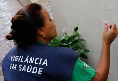 SBT News na TV: Brasil supera 240 mil casos de dengue; MG,GO, AC e DF decretam estado de emergência