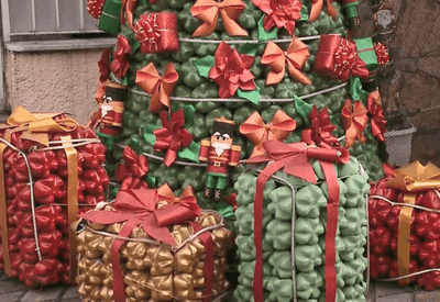 Decoração de Natal com material reciclado é atração no Rio