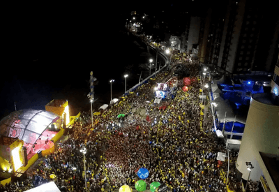 Carnaval de Salvador e Recife agita foliões com homenagens e tradição