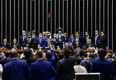 SBT Notícias: Parlamentares bolsonaristas "travam" Congresso em ato contra prisão de Jair Bolsonaro
