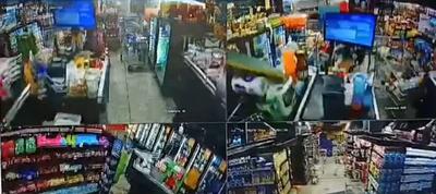 Veja momento em que teto de mercado desaba durante tempestade em Barueri