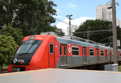 ViaMobilidade instala barreiras para reduzir vão entre trem e plataforma na Linha 5-Lilás