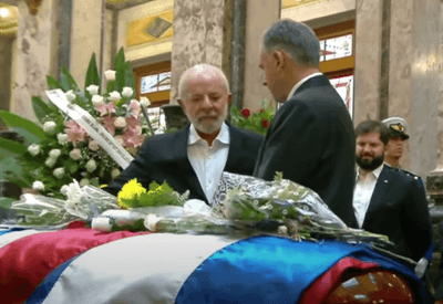 Lula chega ao velório de Pepe Mujica no Uruguai 