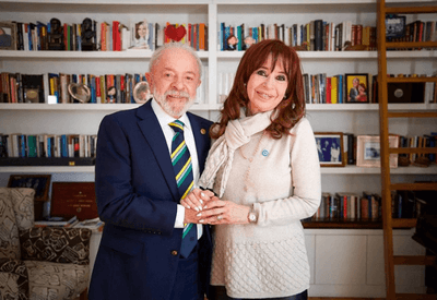 Lula visita Cristina Kirchner em prisão domiciliar na Argentina