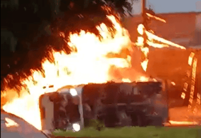 Caminhão-tanque tomba e pega fogo em Igarassu, no Grande Recife