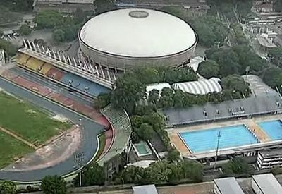 Ex-atletas olímpicos promovem "abraço" no ginásio do Ibirapuera