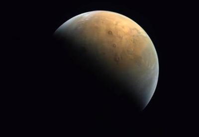 Emirados Árabes divulgam 1ª foto de Marte feita por sonda Esperança
