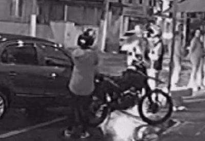 Policial rodoviário mata a ex em frente a bar, no litoral de SP