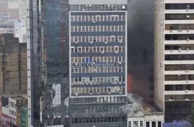 Incêndio em casarão do Centro Histórico de Porto Alegre deixa feridos