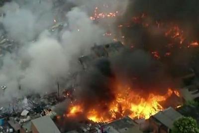 Incêndio atinge comunidade na zona leste de São Paulo