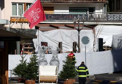 Dezenas de pessoas morrem e 100 ficam feridas em incêndio em bar de estação de esqui na Suíça, diz polícia