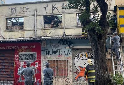 Incêndio atinge loja e fábrica de persianas no centro de São Paulo