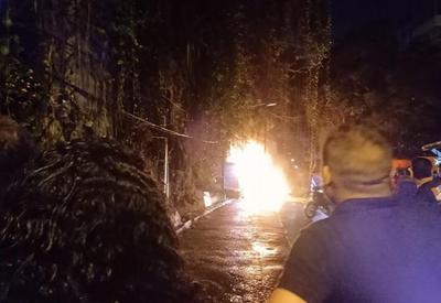 Explosão provoca incêndio em favela da zona sul do Rio