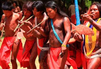 Índios não colocam fogo em floresta, diz cacique