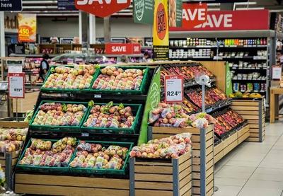 Inflação sobe em setembro por influência de alimentação e vestuário