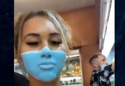 Influenciadora russa pinta máscara no rosto e é expulsa da Indonésia