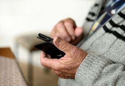 Curso da USP auxilia idosos a usar dispositivos digitais
