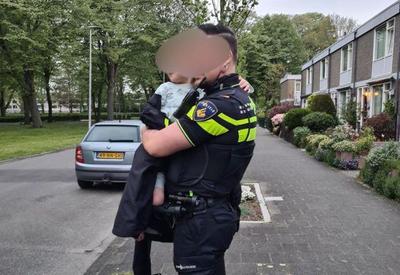 Menino de 4 anos bate carro após passear sozinho pela Holanda