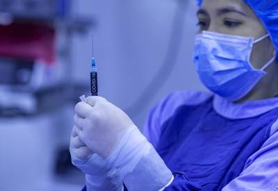 Interpol emite alerta sobre crimes relacionados à vacina contra covid
