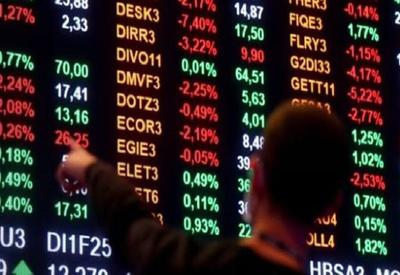 Ibovespa bate 155 mil pontos pela 1ª vez e registra 14ª alta seguida; dólar cai a  R$ 5,30