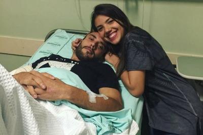 Irmã de Alan Ruschel posta foto com o jogador em hospital de Chapecó