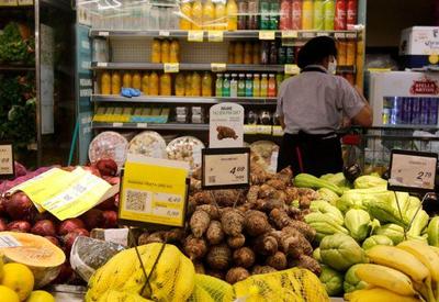 Cerca de 3 em cada 4 beneficiários usam Auxílio Brasil para comprar comida
