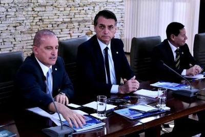 Jair Bolsonaro se reúne com representantes de ministérios pela primeira vez 