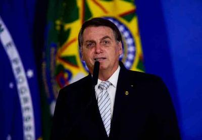 "Sou o que mais sofre com fake news", afirma Bolsonaro em discurso