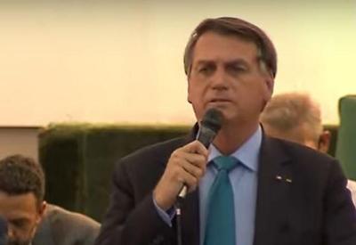 Bolsonaro volta a defender "kit covid" e ataca CPI: "Três patetas"