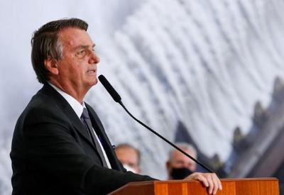 Bolsonaro tem "evolução clínica satisfatória", mas seguirá internado