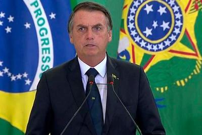 Jair Bolsonaro fala de transparência e elogia ministro da Economia durante evento
