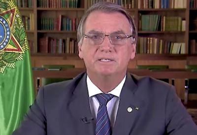 Em pronunciamento, Bolsonaro critica passaporte e imunização infantil