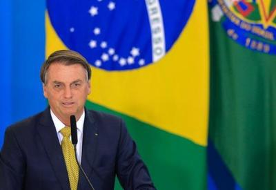 "Vamos torcer pela paz", diz Bolsonaro sobre ida à Rússia