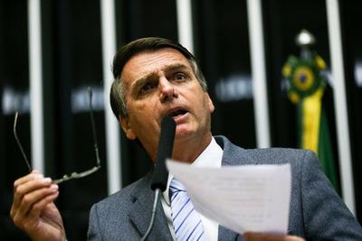 Jair Bolsonaro é diplomado no TSE e pede confiança de quem não votou nele