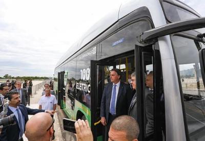 Ônibus elétrico que Bolsonaro dirigiu deve ser vendido no Brasil em 2023